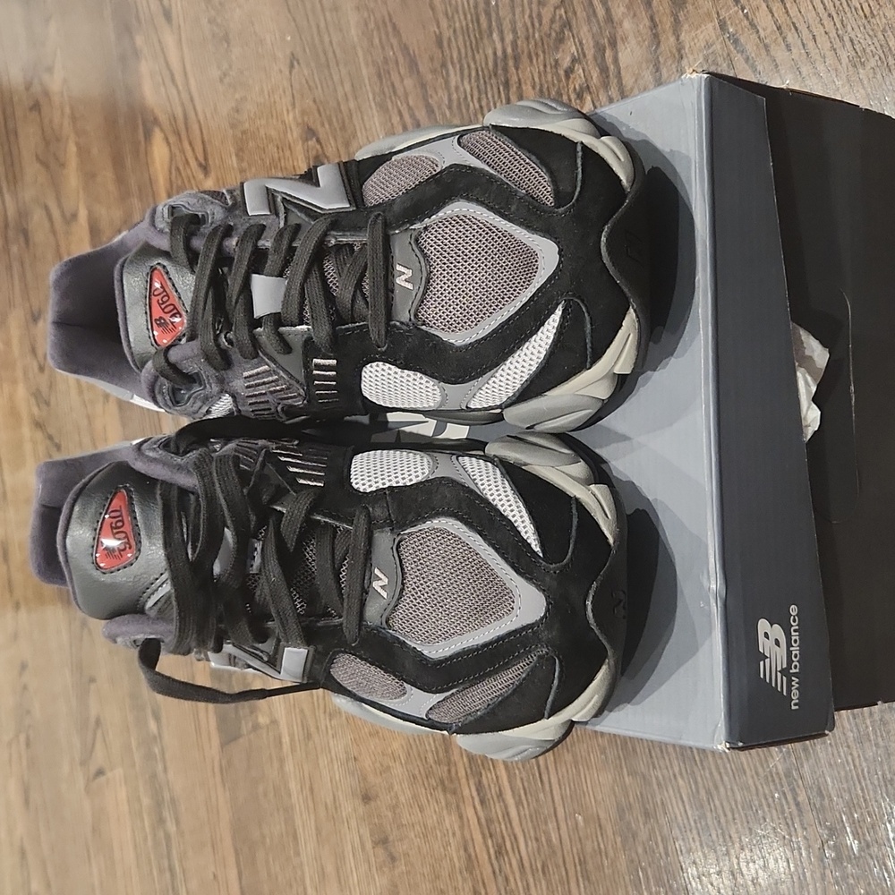 Brand New Never Worn Men's New Balance Castlerock Black Grey 9060 Size 10